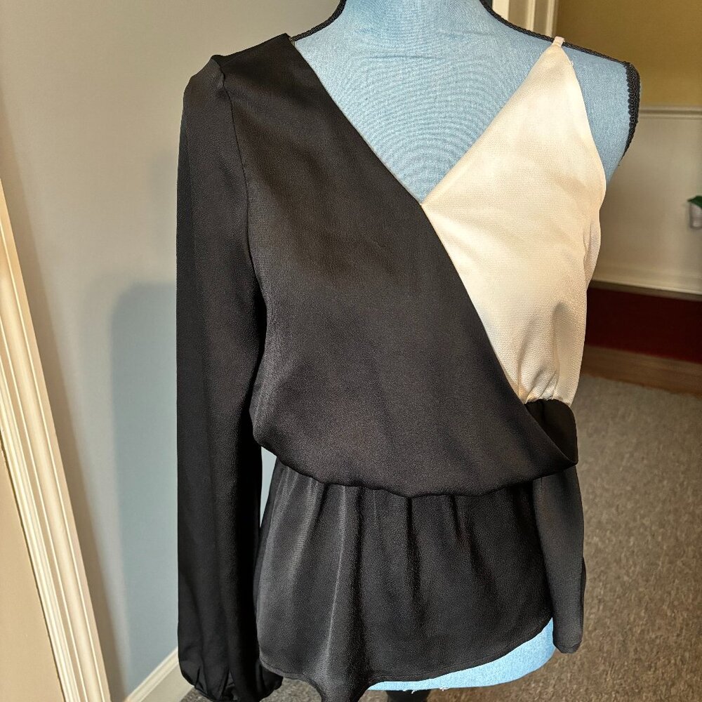 DO+BE FAB'RIK LADIES SIZE L. PULLOVER TOP ONE LONG SLEEVE & 1 STRAP BLOUSE SHIRT